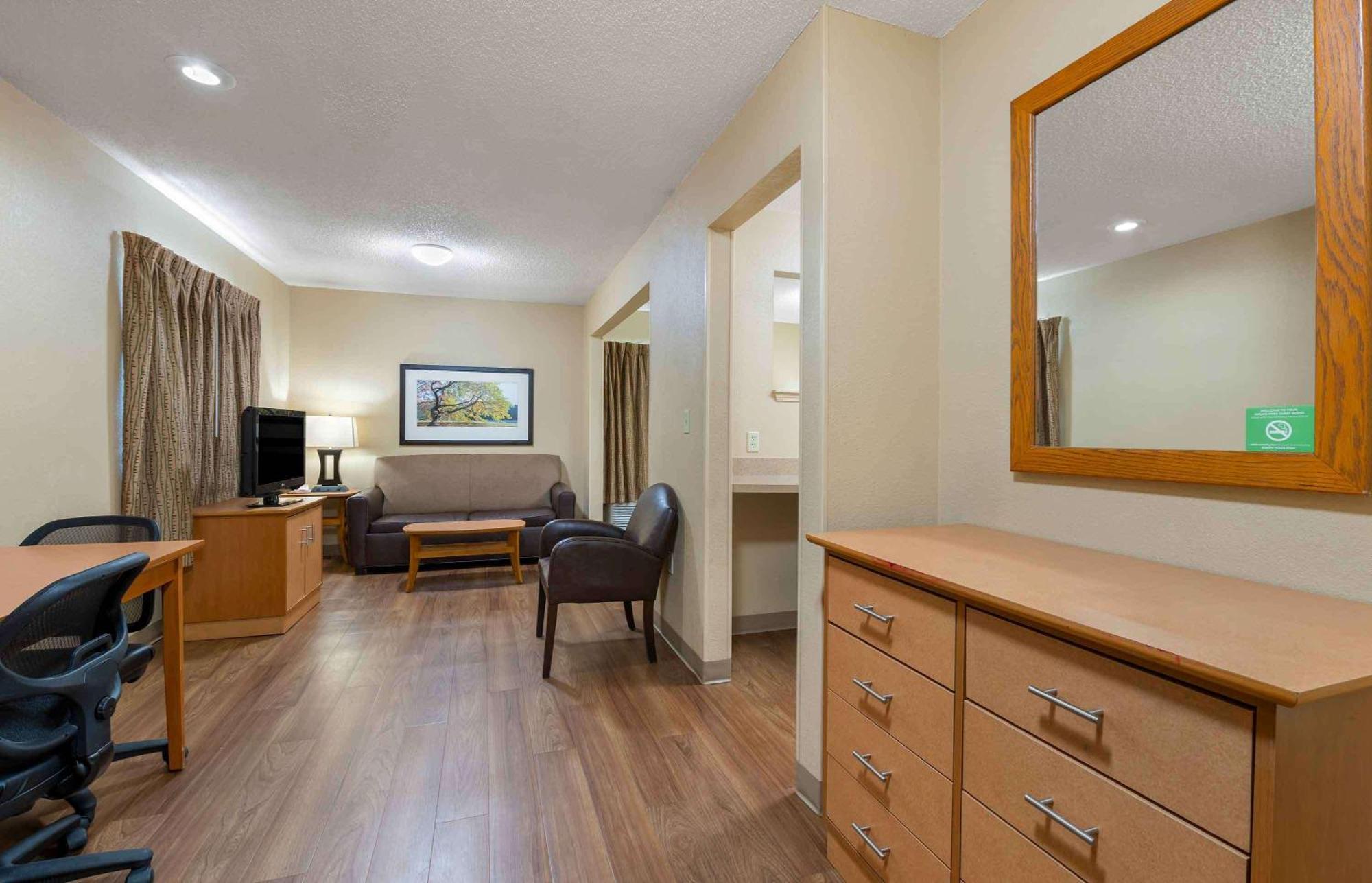 Extended Stay America Select Suites - St Louis - Westport - Craig Road Maryland Heights Exterior photo